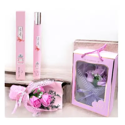 Set Martisor engros cu parfum 30 ml + aranjament flori sapun E231