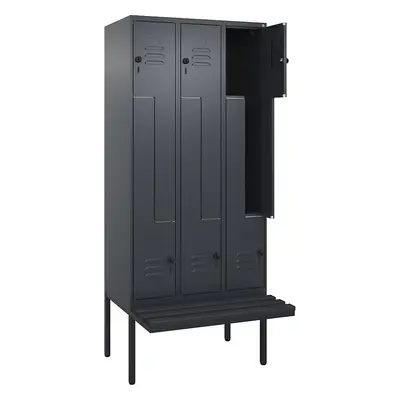 C+P Vestiar Z Classic PLUS cu bancă, 3 module, gri, lăț. 900 mm, zăvor rotativ de siguranță, în 